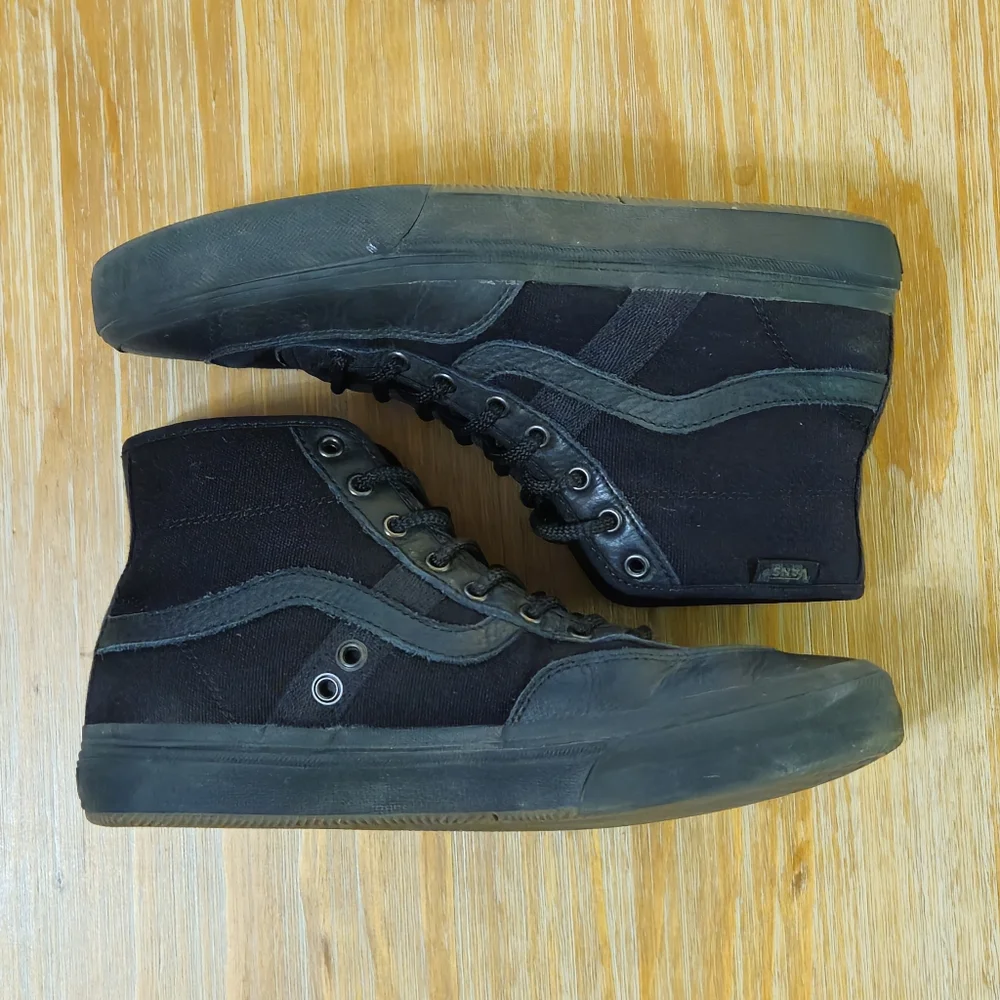 Black Vans 🖤 - Picture 5 of 9